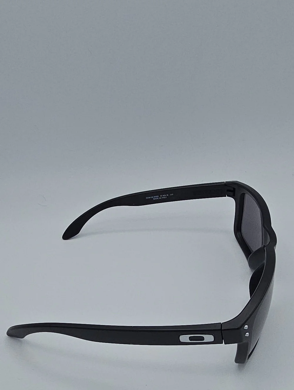 Oakley Holbrook OO9102-E855 Sunglasses 57-18-137 Matte Black Made in Italy
